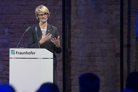 Anja Karliczek bei der Fraunhofer-Jahrestagung