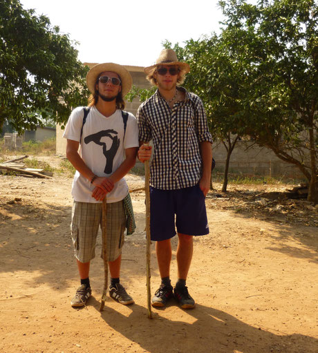 Aaron und Beat Brönimann beim ersten Besuch in Ghana 2011