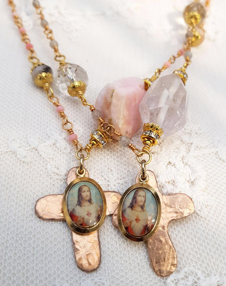 Rosendraht Rosendraht.de webshop Schmuck online Manufaktur handgemacht Schmuckdesign Design Designerschmuck Unikate Goldschmuck Edelsteinschmuck Armband Halskette Kette Marienmedaille Maria Jesus Charm Anhänger Herz Kreuz Labradorit Bergkristall klar 2in1