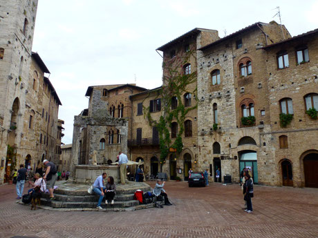 Bild: Historischer Marktplatz in San Gimignano 