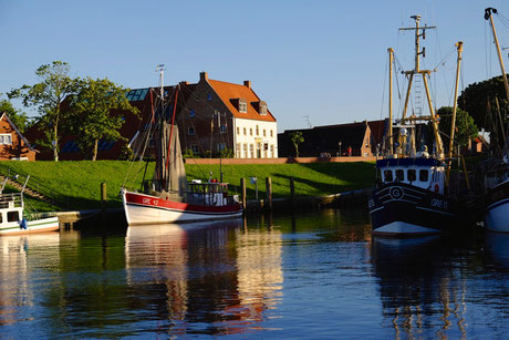 Im Hafen von Greetsiel an der ostfriesischen Küste