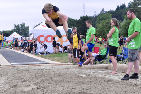 Hoch hinaus: Dominic Streiff bei seinem Sprung auf 5.95m