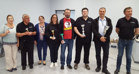 les vainqueurs par série - B. Caro 2e en partant de la dr. - le Maire de St Gatien à dr.