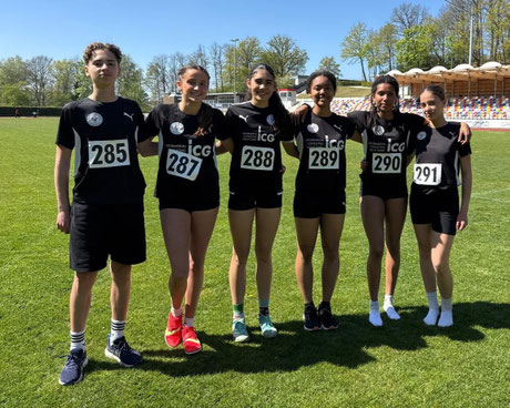 Dreisprunggruppe, von links: Kasimir Marel, Kenya Clarenbach, Helena Nieto Lorenzen, Hannah Friedrichs, Pauline Ngangoua und Ivona Deljanin