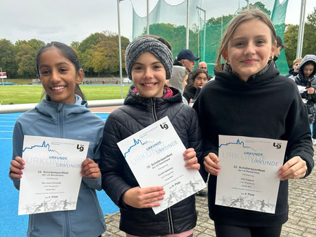 Nia June Chereath, Vasiliki Rammou und Ella Fliegner