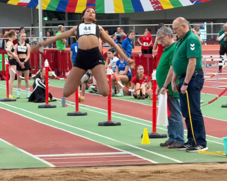 Pauline Ngangoua gewann die Silbermedaille im Dreisprung