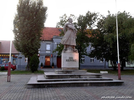 Pomnik Jana Kilińskiego w Trzemesznie