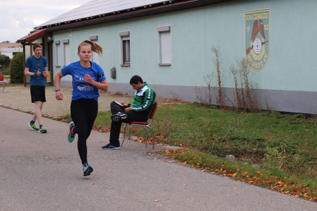 Alina Leopoldseder kurz nach dem Start - Sommerbiathlon Schützen SG Wörnitz Schützengilde