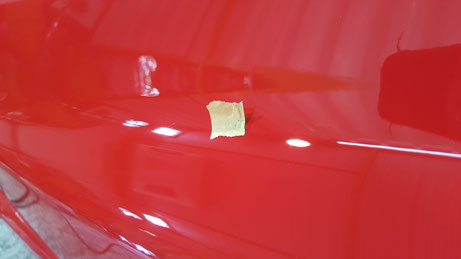 ランチア・デルタのフェンダーの傷除去　濃色車の白ボケ改善　赤い車の曇り解消