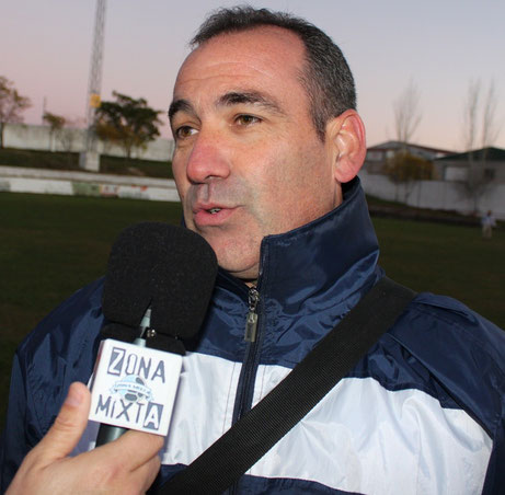Enrique Cuello entrenador del Olivenza F.C.