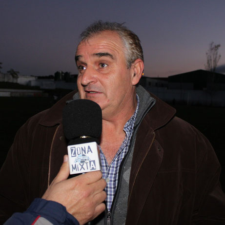 JULIAN MORALES ENTRENADOR DE LA U.D.FREXNENSE