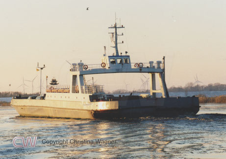 Die WILHELM KROOSS am 31.12.2002 auf der Wischhafener Süderelbe auf dem Weg zum Anleger.
