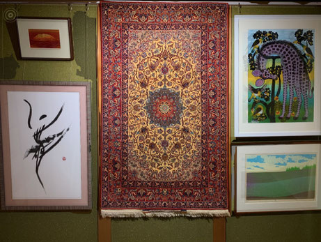 ESFAHAN wool&silk 初代 HAJ REZA SEIRAFIAN ザロニムサイズ 細部まで繊細に織り上げられたこちらの絨毯は タペストリー加工させていただきました和の空間にも美しく馴染むアートの結晶です 