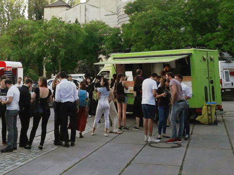 Firmencatering mit einem vegetarischen Food Truck in München