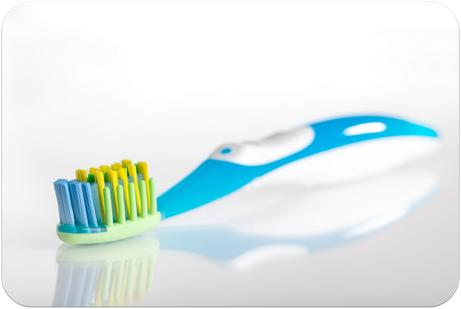 Worauf kommt es bei der Auswahl einer Zahnbürste an? Sind harte, mittelharte oder weiche Zahnbürsten besser? (© themanofsteel - Fotolia.com)
