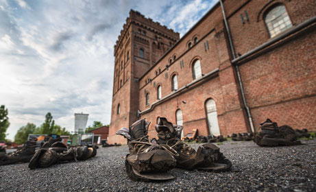 Malakowturm der Zeche Hannover Schacht 1 in Bochum im Ruhrgebiet mit Bergmannstiefel (Zechen im Ruhrgebiet)