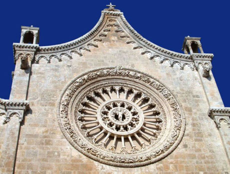 Ostuni: il rosone della Cattedrale a 24 raggi