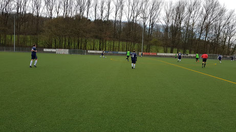 Fabio Schiprowski (am Ball), Felix Scharf (links im Vordergrund) und Alexander Lorenz (Nr. 5) waren die defensiven Garanten für den Arbeitssieg im Osningstadion.