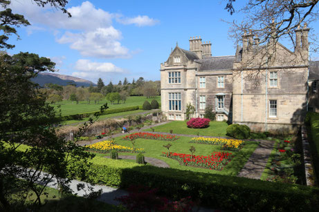 Muckross House mit bunt bepflanztem Garten ©My own Travel Rundreisen Irland