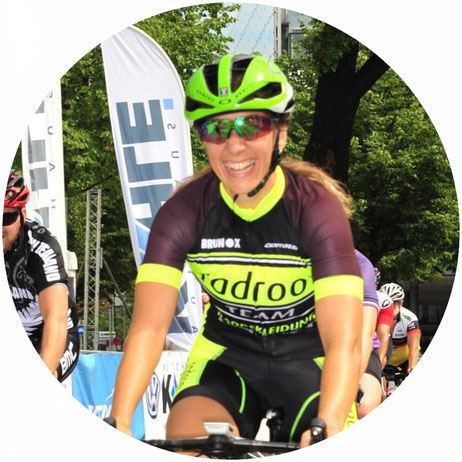>Yvonne Schäfer beim größten Radrennen Europas den Cyclassics in Hamburg <