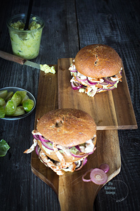 Puten-Burger mit Rosenkohlpesto