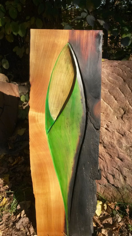 Skulptur Knospe aus Kirsche Acryl und Feuer