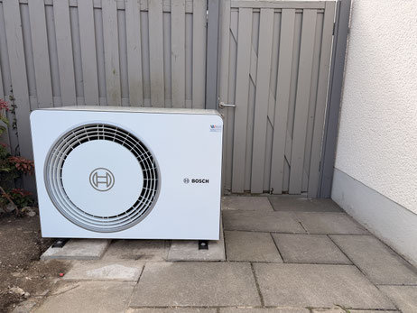 BOSCH Wärmepumpe Installation von WOLTER im Außenbereich, inkl. Sockel
