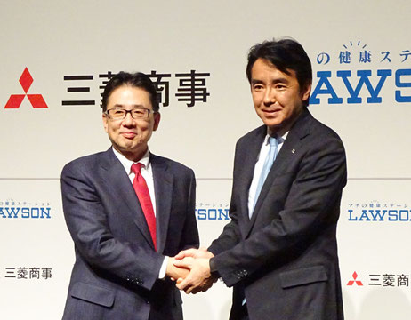 三菱商事の京谷常務(左)とローソンの竹増社長