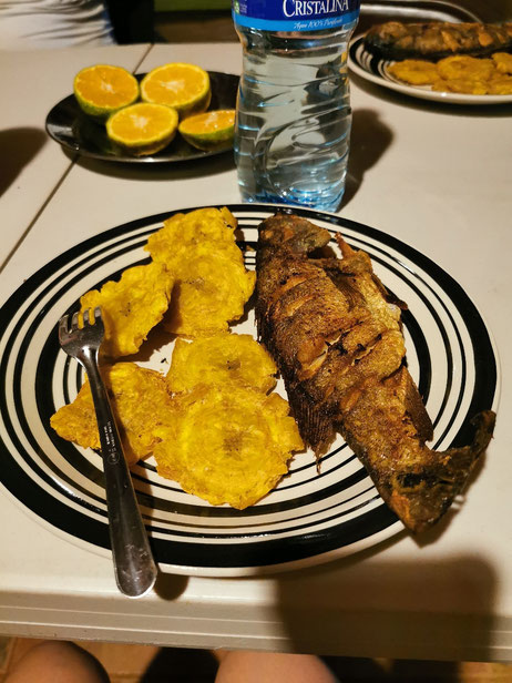 Fisch mit fritierten Kochbanane - authentische Küche Panama