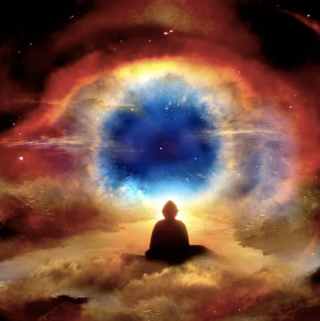Eine meditierende Person oder ein Buddha vor einer blauen Lichtquelle umgeben von orangen und gelbem Licht, diese Lichterscheinung erscheint wie ein blaues Auge, sehr spirituell