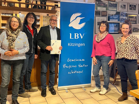 Geehrt wurden für langjährige Mitgliedschaft Erika Atwood (10 Jahre), Theresa Sanzenbacher und Kreisgruppenvorsitzender Klaus Sanzenbacher (jeweils 30 Jahre Mitgliedschaft), Ingrid Eyßelein (20 Jahre) und Janina Kempf (10 Jahre); Bild: Silvia Sauer