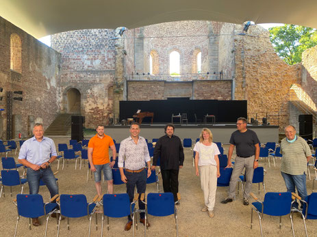 Bildunterzeile v.l.: Gunter Grimm, Jan Saal, Andreas Rey, Joern Hinkel, Silvia Schoenemann, Thomas Schaffert und Hartmut Ziehn