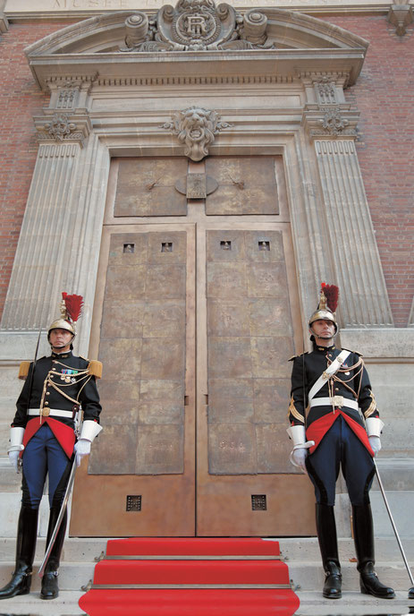 Bronze portal of the Musee du Luxembourg