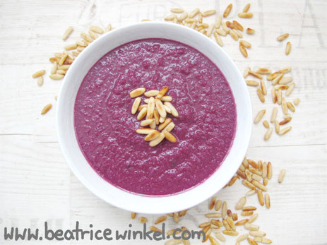 Beatrice Winkel - red cabbage soup with pine nuts