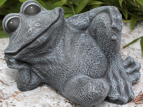 Tiefes Kunsthandwerk Teichfigur aus Stein Frosch grau handbemalt