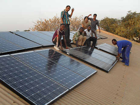 Montage einer 12 kW Solarstromanlage in Süd-Sudan