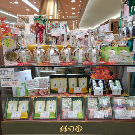 詰め放題の店内風景