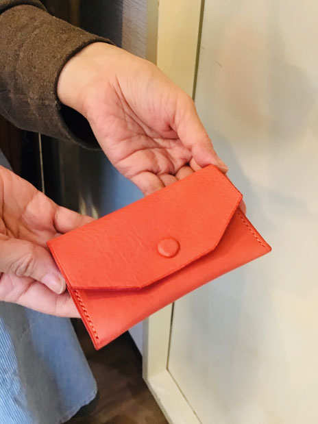 完成したイタリアンレザーのカードケース