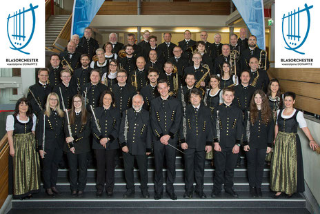 Gruppenfoto gesamtes Blasorchester