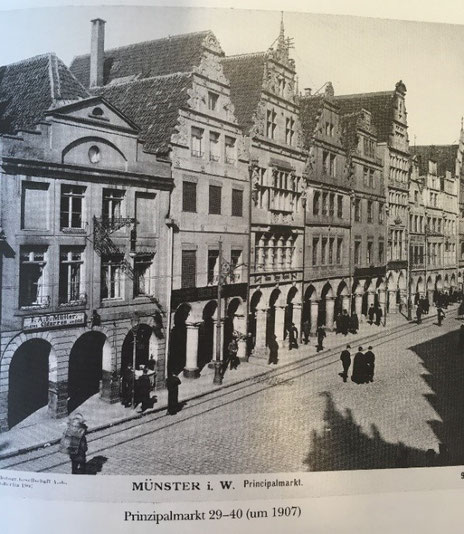 Prinzipalmarkt 32 (zweites Haus von links) um 1907