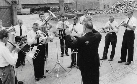 Bild der Roßfelder Musikanten im Jahre 1955