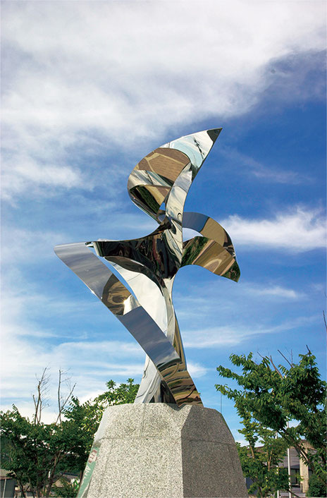 Perpetual Flight III Dream Catcher / Stainless Steel, White and Black Granite / 2002 / height 4.4m