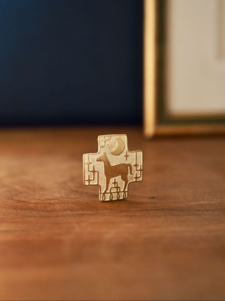 『月と馬』 brooch 2026年作品 優しい月の光に照らされて明日への希望を胸にする若馬を描いた創作作品