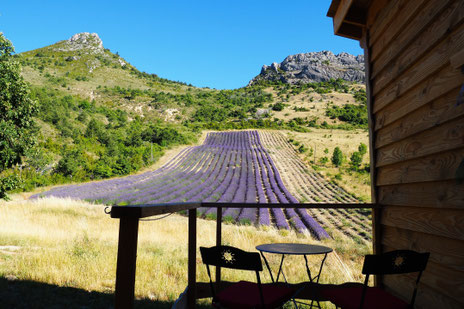 La cabane Népal. Izon Nature : hébergements, chambres et table d'hôtes insolites et écoresponsables dans la Drôme provençale, trek dans la Méouge