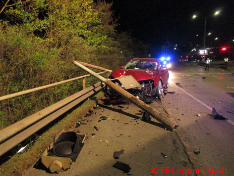 Feuerwehr; Blaulicht; FF Leoben-Stadt; Unfall; PKW; B115; Annabergkreuzung;