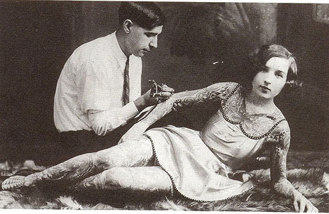 Las mujeres no solían tatuarse por convenciones sociales.
