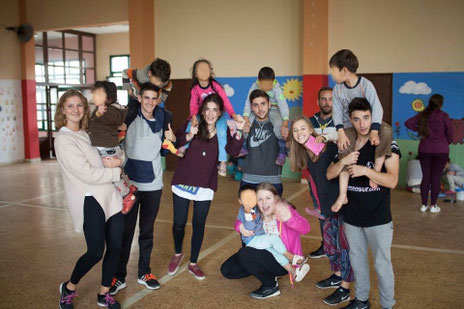 Refugee kids with participants of this project (faces of refugees are blurred out to protect their privacy). 