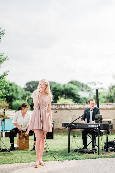 Duo chanteuse et pianiste pour cocktail de mariage en Essonne 🎹🎤 Animation musicale élégante à Évry, Massy, Palaiseau ou Brétigny-sur-Orge pour vin d’honneur et réception privée.