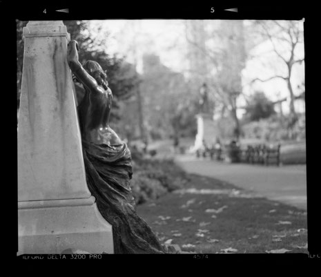 eifion evans artist - welsh romantic art - the weeping woman of victoria embankment park