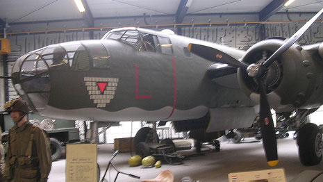 B-25 J - komplett in der Halle!